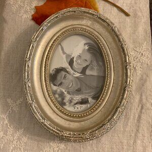 Vintage Silver Tone Baroque/Rococo Style Oval Resin Picture Frame Velvet Back
